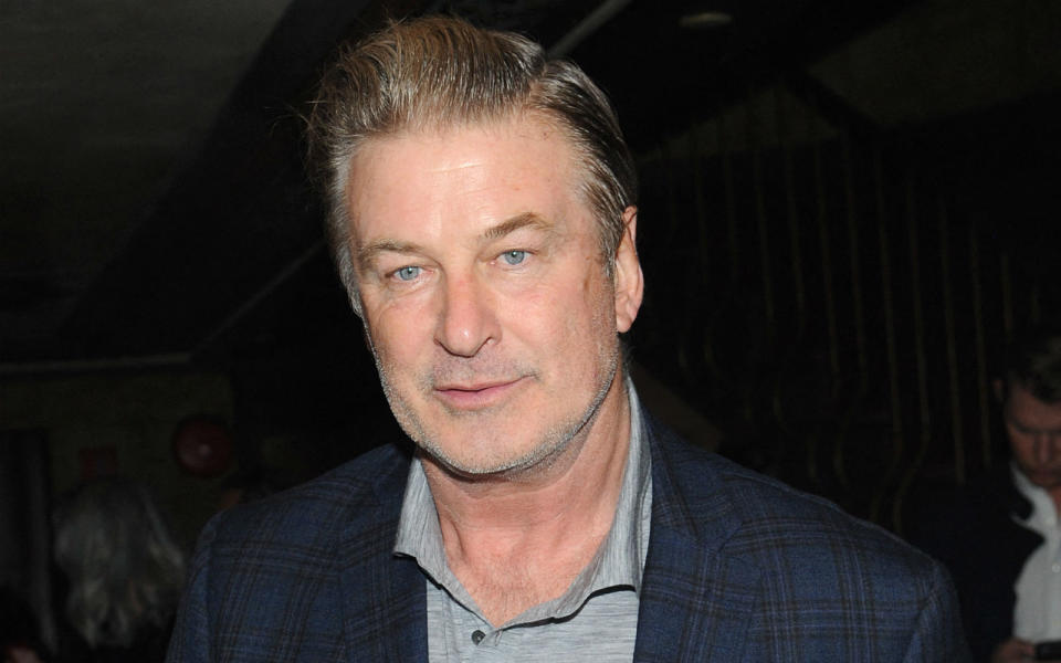 <p>Avec son épouse Hilaria Baldwin, Alec Baldwin a créé une fondation à leurs deux noms qui soutient différentes causes : comme les arts, PETA (People for the Ethical Treatment of Animals) ou le cancer du sein, suite au combat de sa mère, Carol Baldwin, contre la maladie. </p>... <a href="https://www.programme-television.org/diapos-tv/Angelina-Jolie-Leonardo-DiCaprio-ces-stars-qui-s-engagent-PHOTOS-4653554/Alec-Baldwin#xtor=AL-55" rel="nofollow noopener" target="_blank" data-ylk="slk:Voir la suite des photos sur Télé 7 Jours;elm:context_link;itc:0;sec:content-canvas" class="link ">Voir la suite des photos sur Télé 7 Jours</a> <h3>A lire aussi</h3> <ul> <li> <a href="https://www.programme-television.org/news-tv/Malefique-M6-Ensorcelante-Angelina-Jolie-4647583#xtor=AL-55" rel="nofollow noopener" target="_blank" data-ylk="slk:Maléfique (M6) Ensorcelante Angelina Jolie;elm:context_link;itc:0;sec:content-canvas" class="link "> Maléfique (M6) Ensorcelante Angelina Jolie </a> </li> <li> <a href="https://www.programme-television.org/news-tv/Alexandre-NRJ12-Indomptable-Angelina-Jolie-4588376#xtor=AL-55" rel="nofollow noopener" target="_blank" data-ylk="slk:Alexandre (6Ter) Angelina Jolie lourdement draguée par Colin Farrell;elm:context_link;itc:0;sec:content-canvas" class="link "> Alexandre (6Ter) Angelina Jolie lourdement draguée par Colin Farrell </a> </li> <li> <a href="https://www.programme-television.org/news-tv/Angelina-The-Voice-Kids-Je-voudrais-faire-du-cinema-4638726#xtor=AL-55" rel="nofollow noopener" target="_blank" data-ylk="slk:Angelina (The Voice Kids) : "Je voudrais faire du cinéma !";elm:context_link;itc:0;sec:content-canvas" class="link "> Angelina (The Voice Kids) : "Je voudrais faire du cinéma !" </a> </li> <li> <a href="https://www.programme-television.org/news-tv/Emma-Watson-Leonardo-DiCaprio-Arnold-Schwarzenegger-Les-celebrites-se-mobilisent-pour-le-climat-4651922#xtor=AL-55" rel="nofollow noopener" target="_blank" data-ylk="slk:Emma Watson, Leonardo DiCaprio, Arnold Schwarzenegger… Les célébrités se mobilisent pour le climat !;elm:context_link;itc:0;sec:content-canvas" class="link "> Emma Watson, Leonardo DiCaprio, Arnold Schwarzenegger… Les célébrités se mobilisent pour le climat ! </a> </li> <li> <a href="https://www.programme-television.org/Videos/C-a-vous-Edward-Norton-raconte-comment-il-a-sauve-Leonardo-Dicaprio#xtor=AL-55" rel="nofollow noopener" target="_blank" data-ylk="slk:C à vous : Edward Norton raconte comment il a sauvé Leonardo Dicaprio;elm:context_link;itc:0;sec:content-canvas" class="link "> C à vous : Edward Norton raconte comment il a sauvé Leonardo Dicaprio </a> </li> <li> <a href="https://www.programme-television.org#xtor=AL-55" rel="nofollow noopener" target="_blank" data-ylk="slk:Consultez votre programme tv sur Télé 7 Jours;elm:context_link;itc:0;sec:content-canvas" class="link ">Consultez votre programme tv sur Télé 7 Jours </a> </li> </ul>