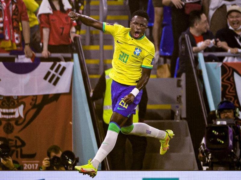 巴西隊的22歲前鋒小維尼修斯對於跳「勝利之舞」一事做出回應，稱他們本就是快樂的民族。（翻攝自@vinijr Twitter）