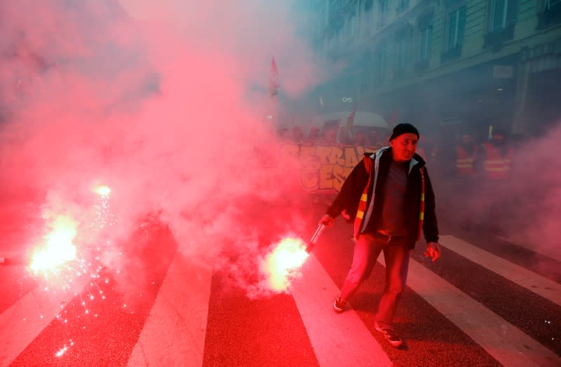 France faces its thirty-eight consecutive day of strikes