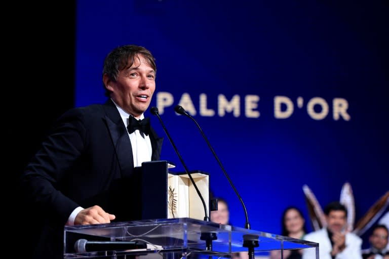 US-Regisseur Sean Baker hat am Samstag für seinen Film "Anora" die Goldene Palme beim Filmfestival von Cannes erhalten. Baker widmete den Preis "allen Sex-Arbeiterinnen der Vergangenheit, Gegenwart und Zukunft". (Valery HACHE)