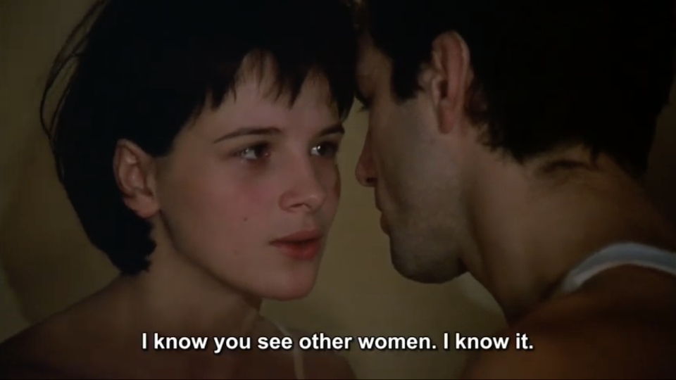 《生命中不能承受的輕》在 1988 年被拍成電影《布拉格之戀》。Tereza 由 Juliette Binoche 飾演。（電影截圖）