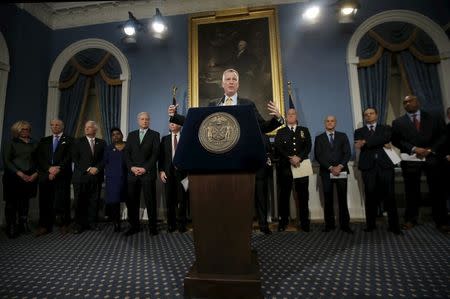 New York City Mayor Bill de Blasio speaks at a news conference as he is flanked by various local, state and federal law enforcement officials at City Hall in the Manhattan borough of New York City, January 12, 2016. REUTERS/Mike Segar