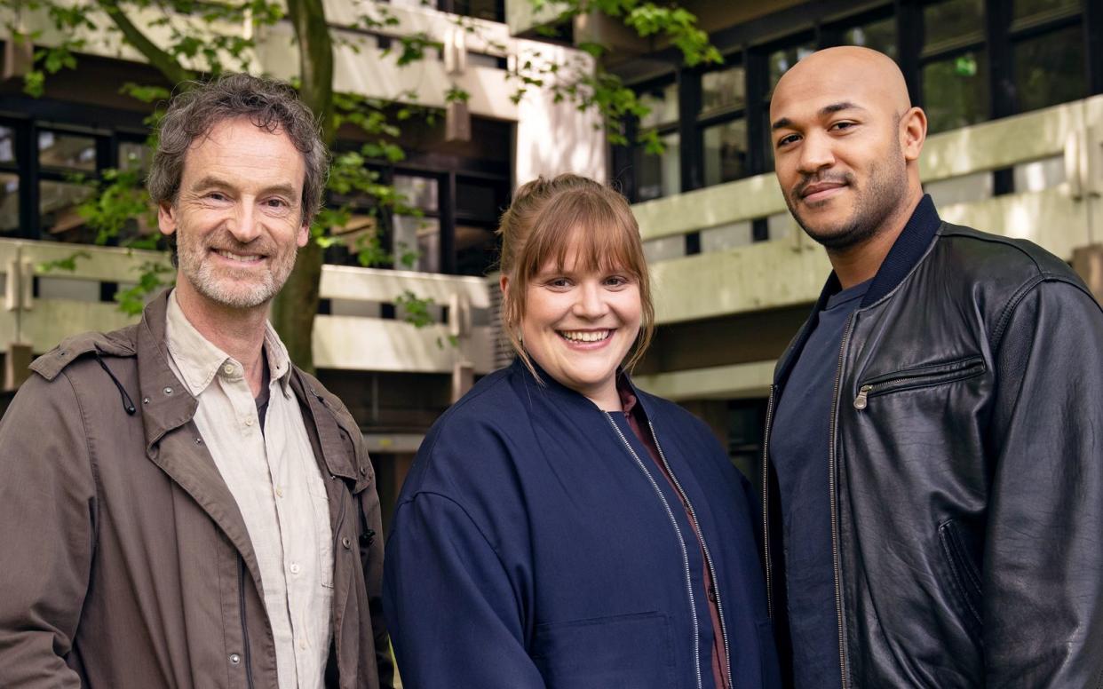 Im Dortmunder "Tatort: Abstellgleis" bekommen es Peter Faber (Jörg Hartmann, links), Rosa Herzog (Stefanie Reinsperger) und Otto Pösken (Malick Bauer) mit einem alten Bekannten zu tun. (Bild: WDR / Bavaria Fiction GmbH / Thomas Kost)