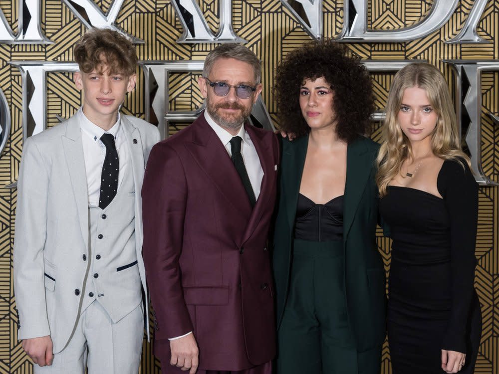 Joe Freeman, Martin Freeman, Rachel Mariam und Grace Freeman (v.l.n.r.) auf der "Black Panther: Wakanda Forever"-Premiere. (Bild: imago images/NurPhoto)