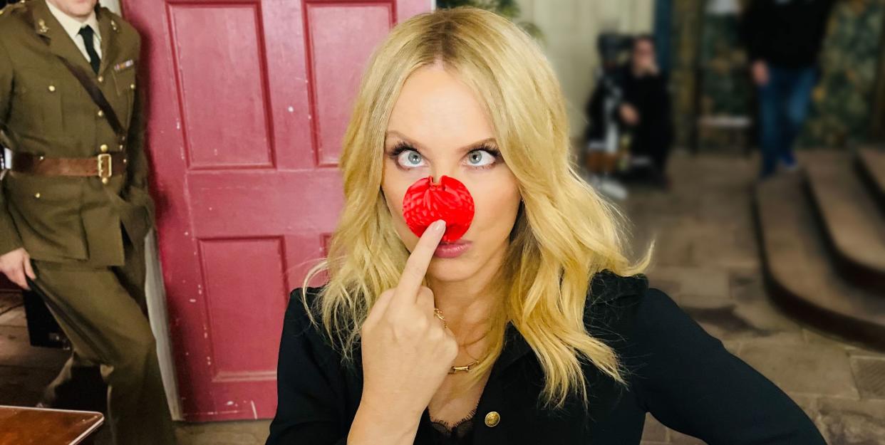 kylie minogue pokes her red nose for the ghosts red nose day sketch