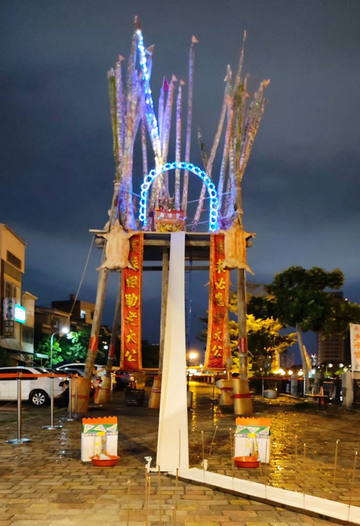 安平港仔尾靈濟殿農曆七月九日舉辦「孤棚祭」。（靈濟殿提供）