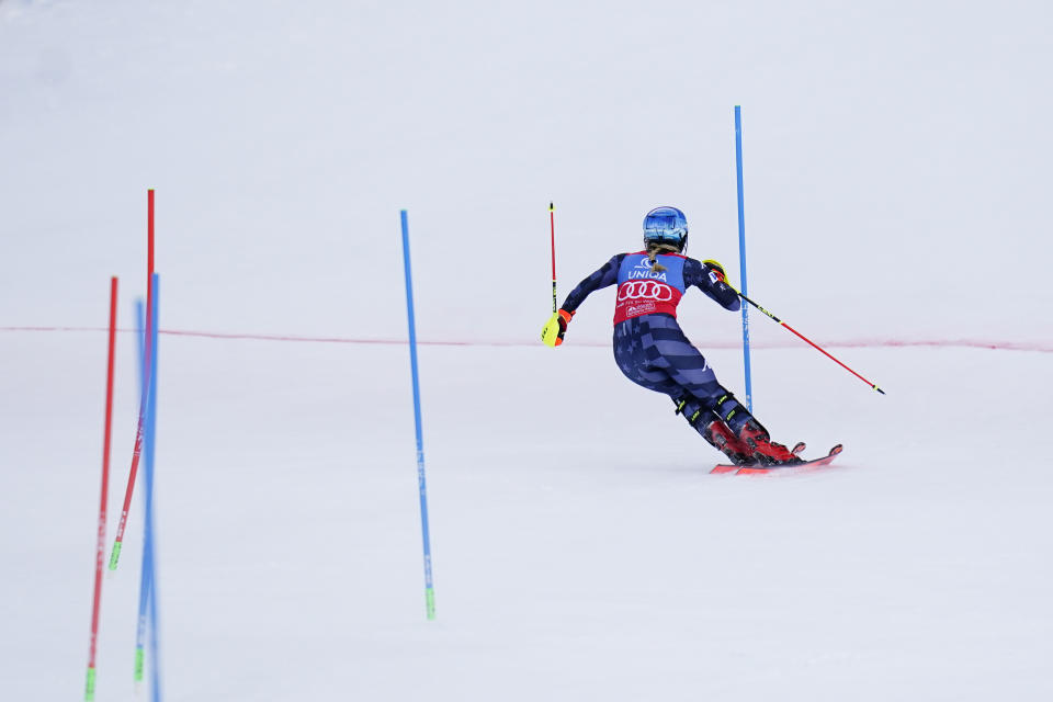 United States' Mikaela Shiffrin speeds down the course during an alpine ski, women's World Cup slalom, in Spindleruv Mlyn, Czech Republic, Sunday, Jan. 29, 2023. (AP Photo/Piermarco Tacca)