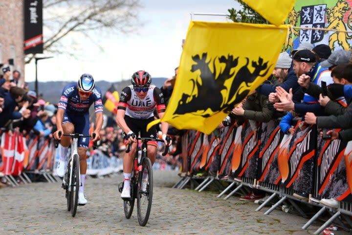 <span class="article__caption">Vam Aert was stuck on the sidelines when Van der Poel and Pogacar dominated De Ronde last year.</span> (Photo: Tim de Waele/Getty Images)