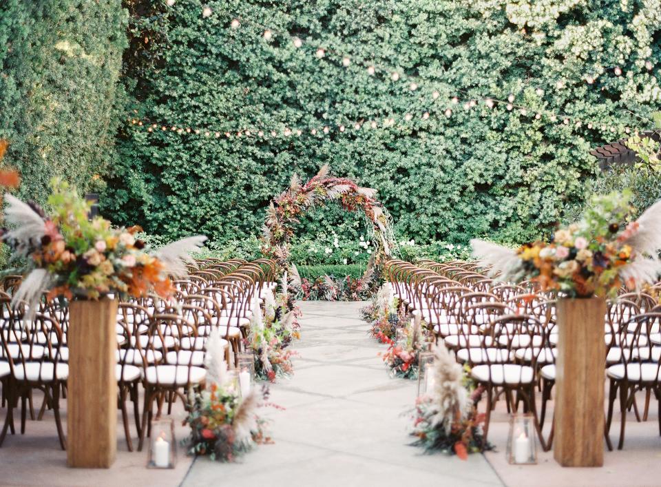 The Dreamiest Fall Foliage-Inspired Altars for Your Autumn Nuptials