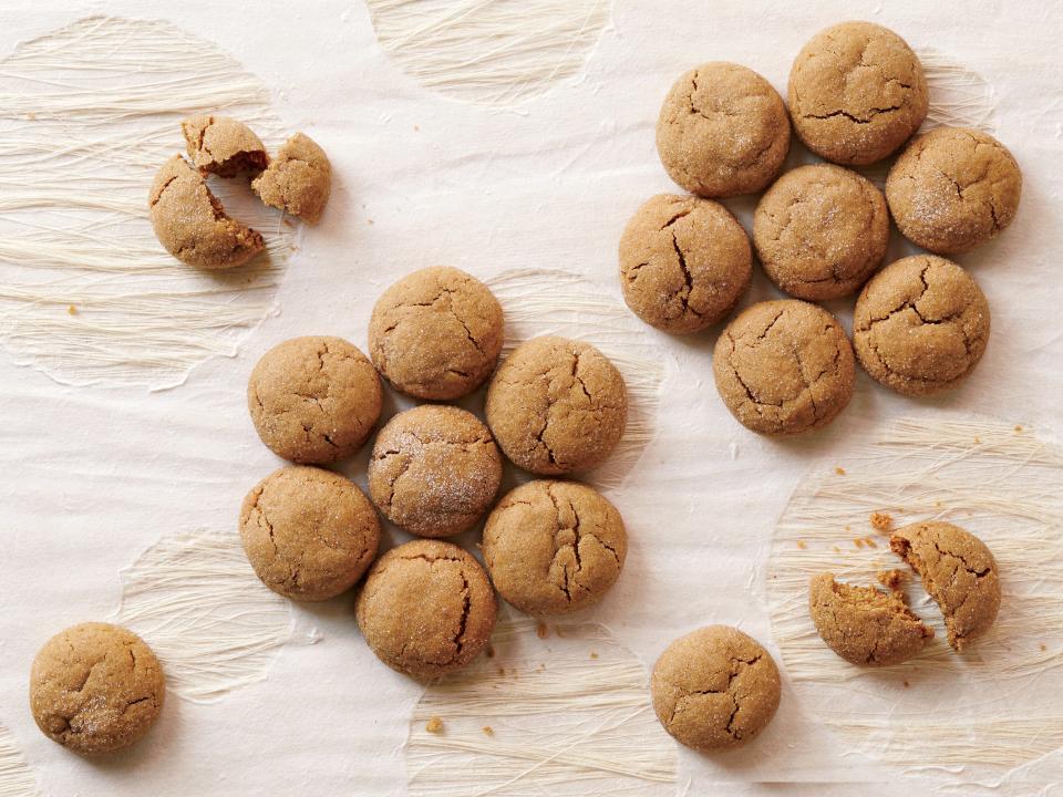 Chewy Molasses Cookies