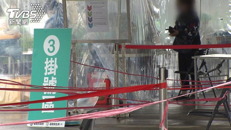 基隆小吃店衍生警察群聚案越燒越大。（圖／TVBS）