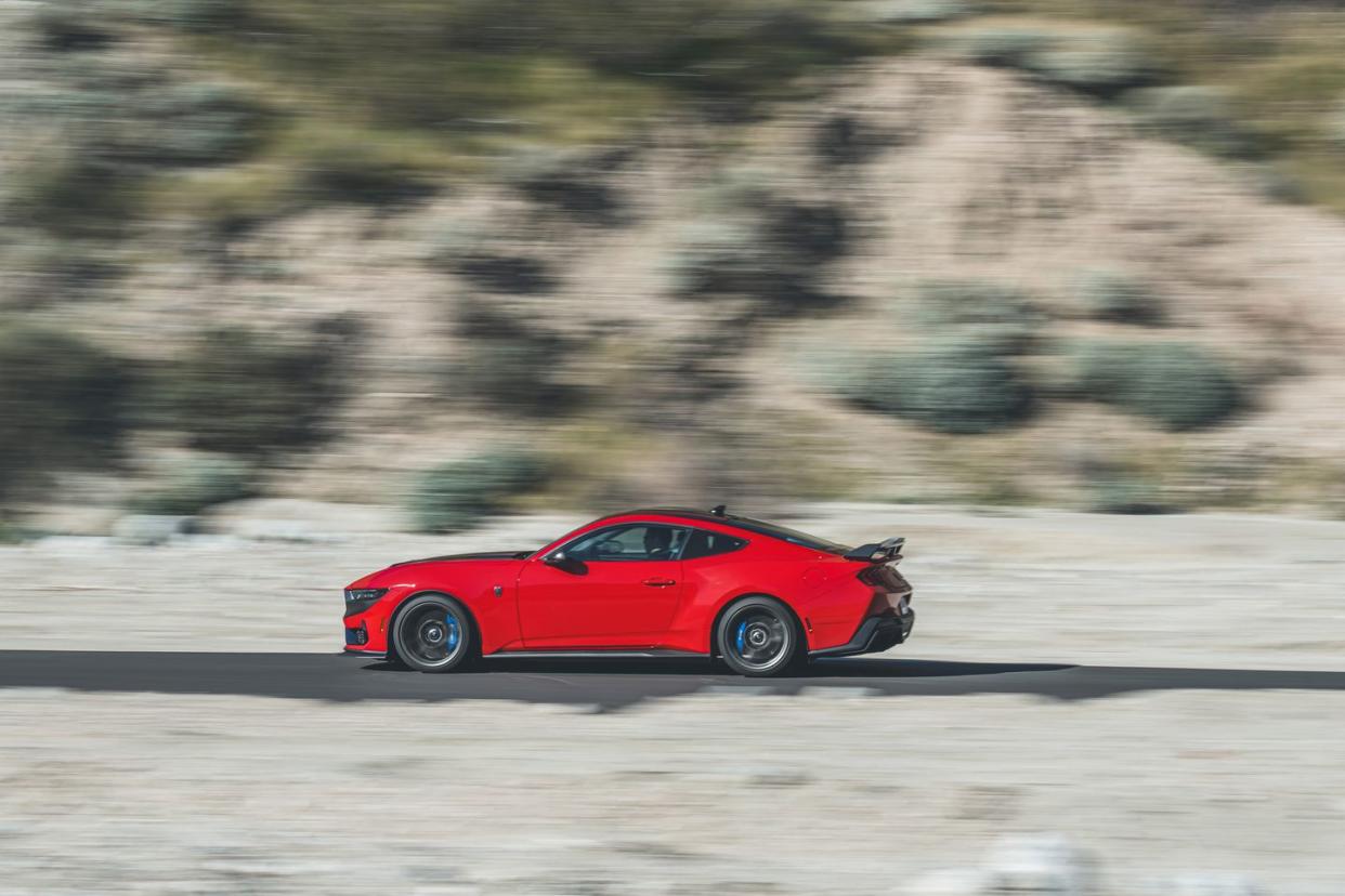 2024 ford mustang dark horse