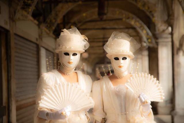 Mardi Gras : les incroyables costumes du carnaval de Venise 2023 - Ça  m'intéresse