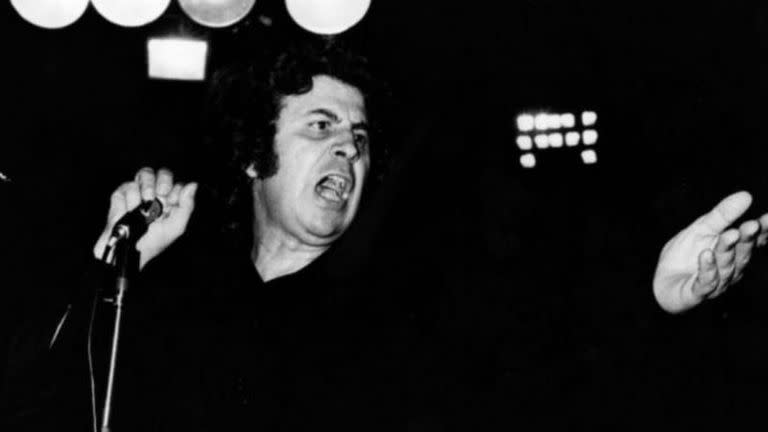 El legado de Mikis Theodorakis es contundente. Entre cantatas, óperas, sinfonías, ballets, música de cámara, oratorios, películas y canciones populares, su carrera musical llegó a sumar más de mil piezas.