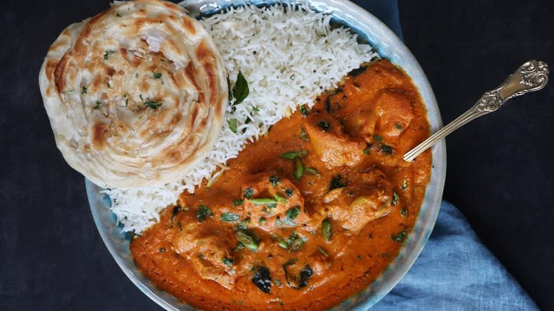 Butter chicken, rice, and naan