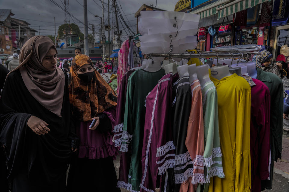 Kashmiri Muslims shop ahead of Eid al-Fitr in Srinagar, Indian controlled Kashmir, Tuesday, April 18, 2023. Eid al-Fitr, marks the end of the fasting month of Ramadan. (AP Photo/Mukhtar Khan)