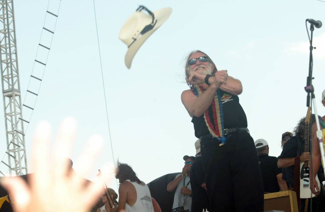 PHOTO FOR METRO *** Willie Nelson tosses his hat into the crowd after playing with Pauline Reese at his 32nd, 4th of July Picnic in the historic Fort Worth Stockyards in Fort Worth Monday, July 4, 2005. (STAR-TELEGRAM/JEFFERY WASHINGTON)