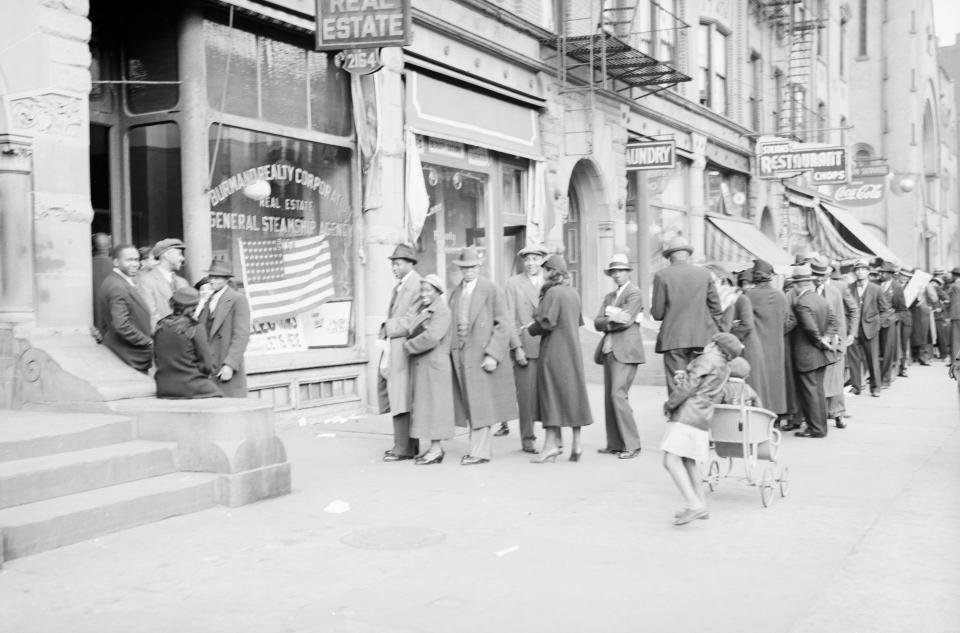 Black folks waiting to vote in Harlem during the Harlem Renaissance in 1926.