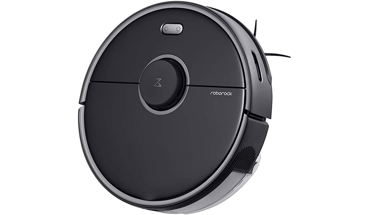 A round robot vacuum / mop