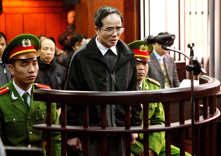 Catholic lawyer and blogger Le Quoc Quan (C), one of Vietnam's most prominent dissidents, speaks during his appeal trial at Hanoi People's Court of Appeals on February 18, 2014