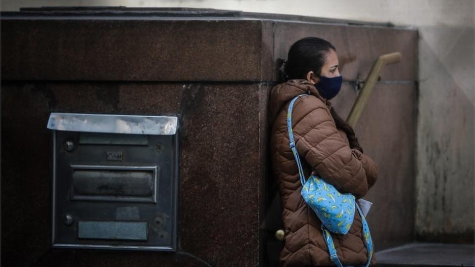 Mujer esperando