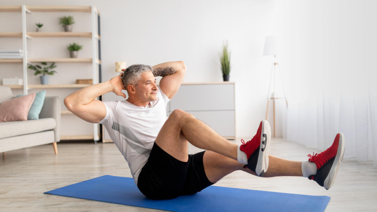  A man doing a core workout  