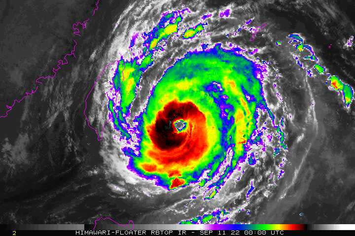 梅花張開颱風眼緊貼著台灣北上。（圖／翻攝自NOAA） 