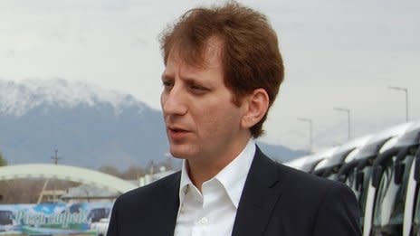 BBC Persian's Fardad Fahrazad meets Babak Zanjani in a car park in Dushanbe