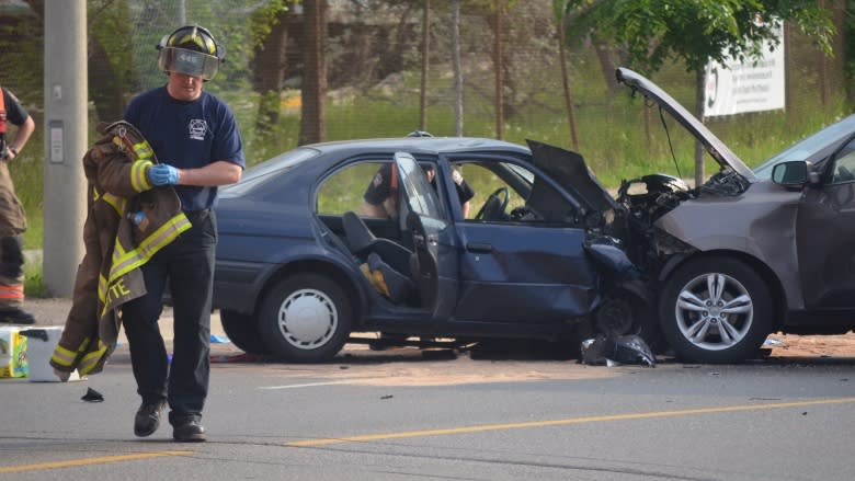 Man in 20s dead, 2 women seriously injured in head-on collision in Etobicoke