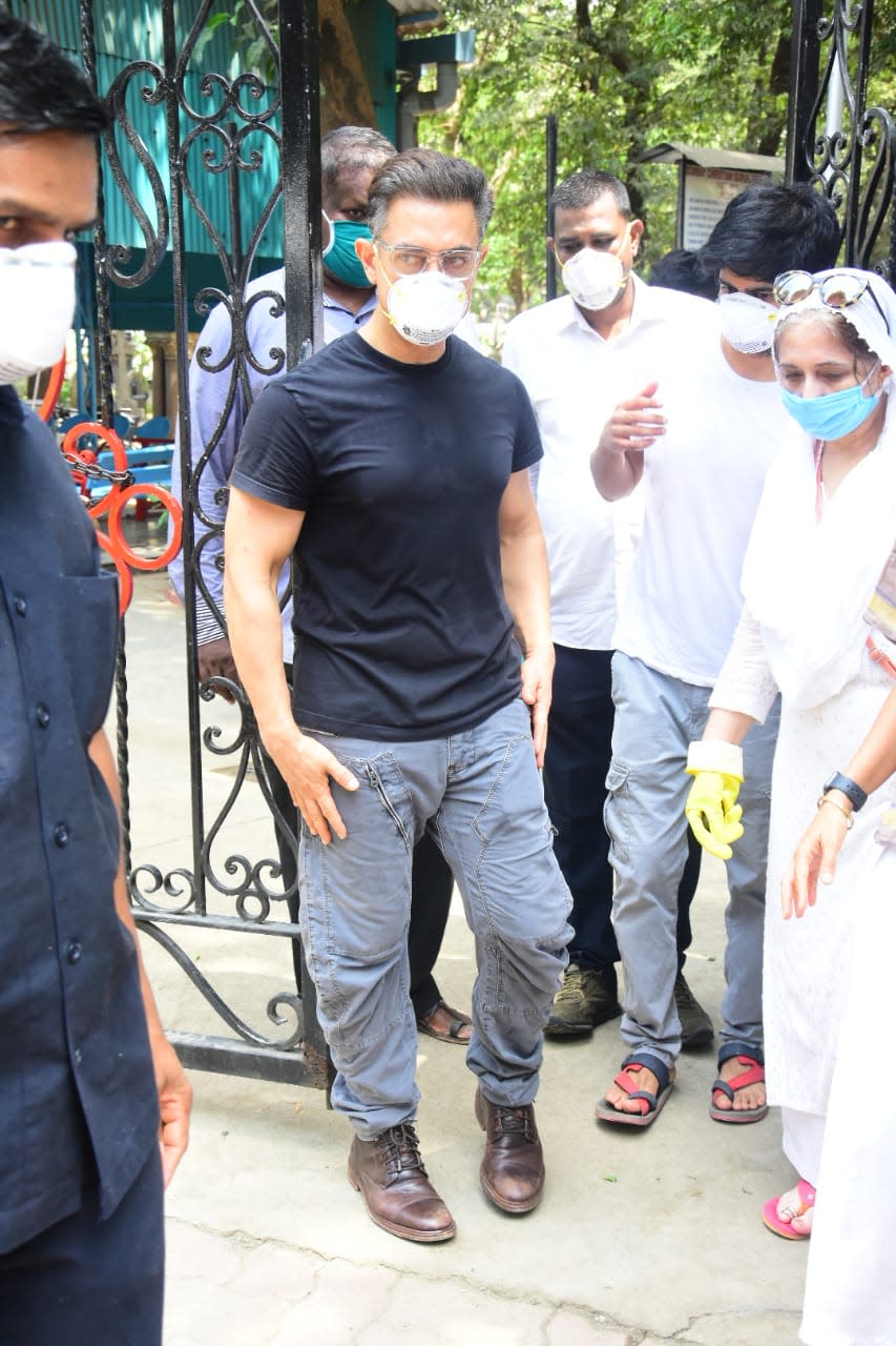 Aamir Khan and wife attend the funeral of their longtime assistant