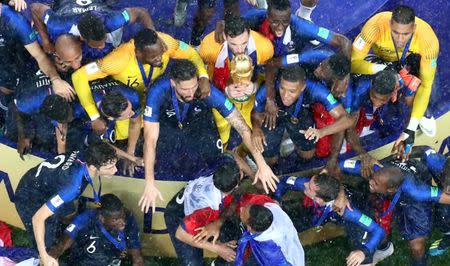 Soccer Football - World Cup - Final - France v Croatia - Luzhniki Stadium, Moscow, Russia - July 15, 2018 France's Hugo Lloris lifts the trophy as they celebrate winning the World Cup REUTERS/Damir Sagolj