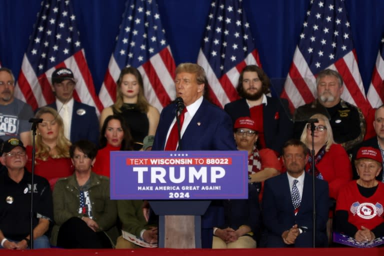 El expresidente y candidato republicano Donald Trump habla durante un mitin de campaña en Green Bay (Wisconsin), el 2 de abril de 2024 en el centro-norte de EEUU (Alex Wroblewski)