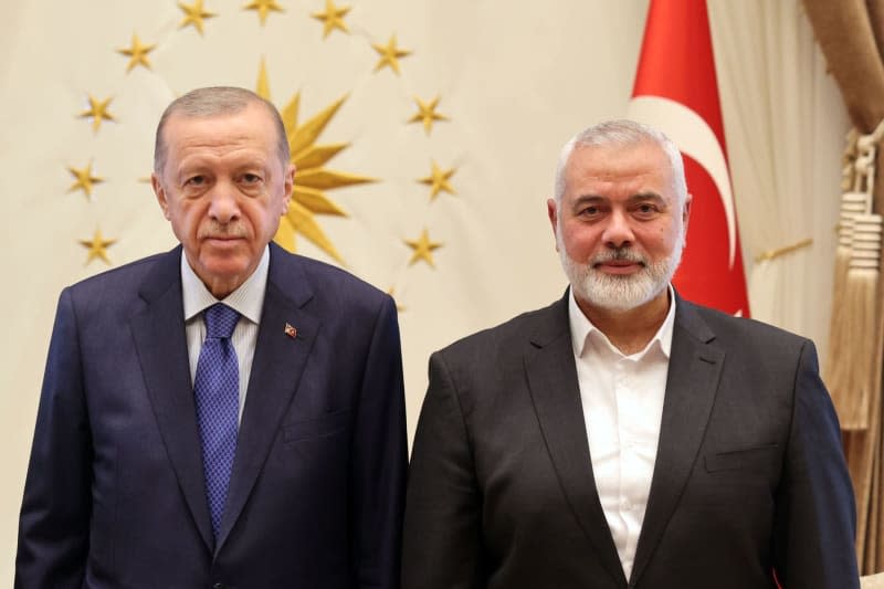 Turkish President Recep Tayyip Erdogan (C) meets with Chairman of the Political Bureau of Palestinian organization Hamas Ismail Haniyeh at the Presidential Complex in Ankara. Erdogan  is set to meet Palestinian militant organization Hamas' political bureau head Ismail Haniyeh on Saturday in Istanbul, to discuss the ongoing Gaza war, state broadcaster TRT reports. -/Office of the Palestinian President/dpa