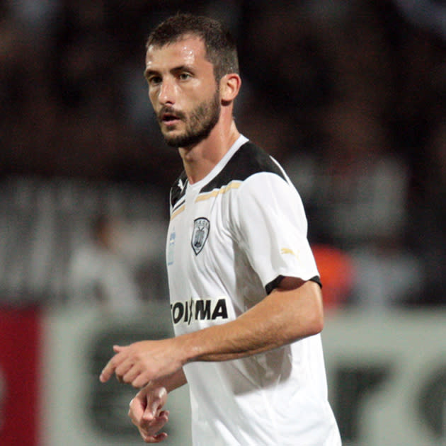 Nom: Giorgos Fotakis<br>Poste: Milieu<br>Date de naissance (Âge): 29/10/1981 (30)<br>Numéro: 18<br>Club: PAOK (Grèce GRE)