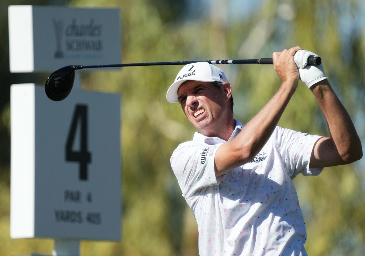 Steven Alker with a 65 builds 4-shot lead at Charles Schwab Cup Championship in Phoenix