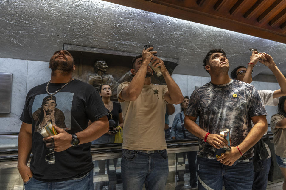 Los jugadores de la Liga Mexicana a menudo reservan tiempo para visitar la Basílica de Santa María de Guadalupe mientras están en Ciudad de México para jugar contra los Diablos Rojos. (Alejandro Cegarra/The New York Times)
