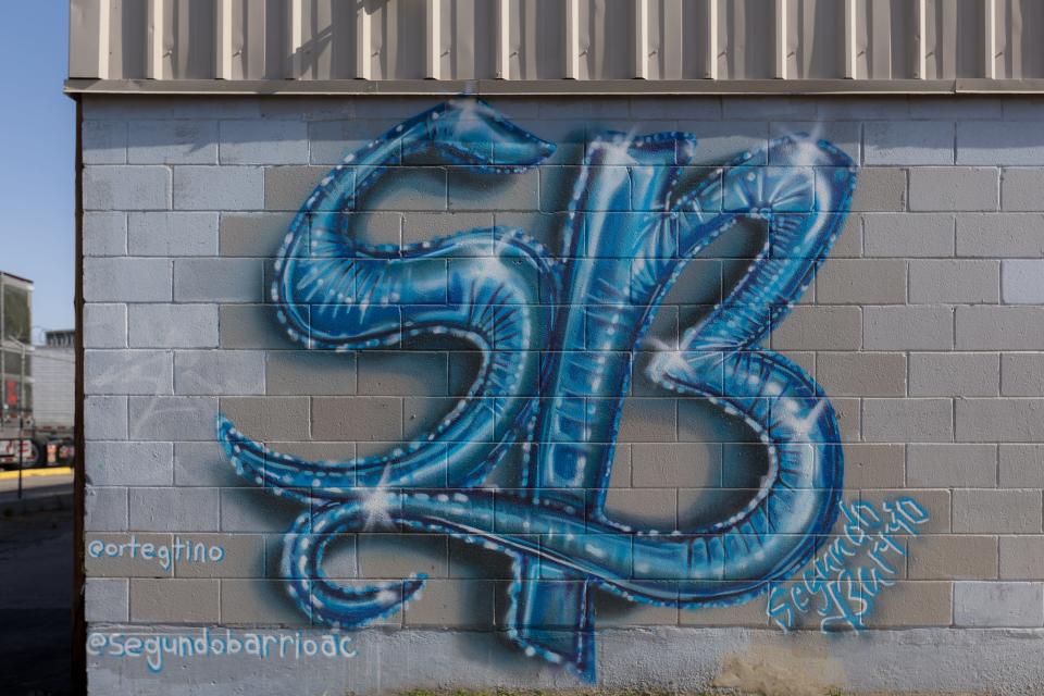 Mylar-style balloons of the letters S and B representing Segundo Barrio are painted by Tino Ortega in 2021. The mural is located at 910 E Seventh Ave in Segundo Barrio in El Paso, Texas.