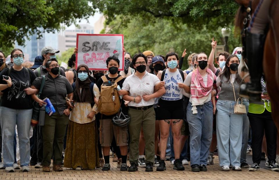2024年4月24日，德州大學奧斯汀分校學生舉行示威挺巴勒斯坦，要求以色列立即對加薩停火。美聯社