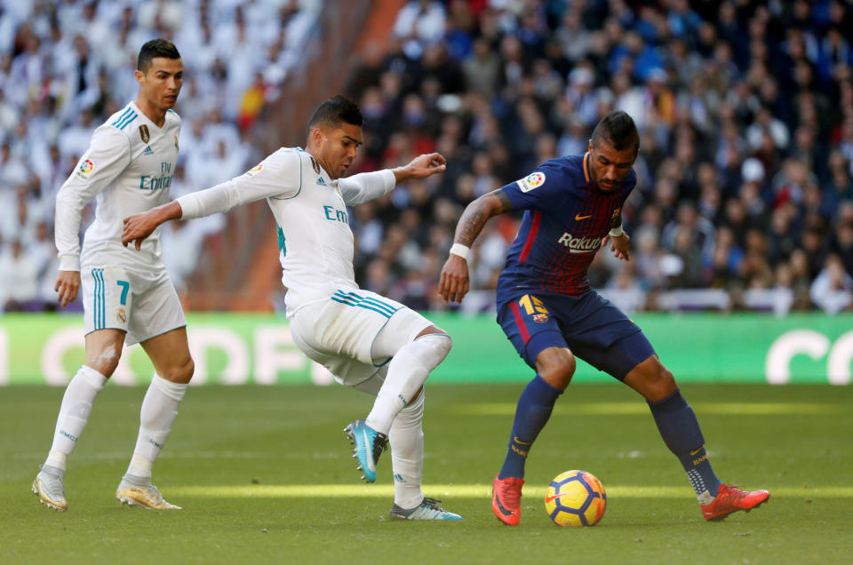 <p>Soccer Football – La Liga Santander – Real Madrid vs FC Barcelona – Santiago Bernabeu, Madrid, Spain – December 23, 2017 Barcelona’s Paulinho in action with Real Madrid’s Casemiro REUTERS/Paul Hanna </p>