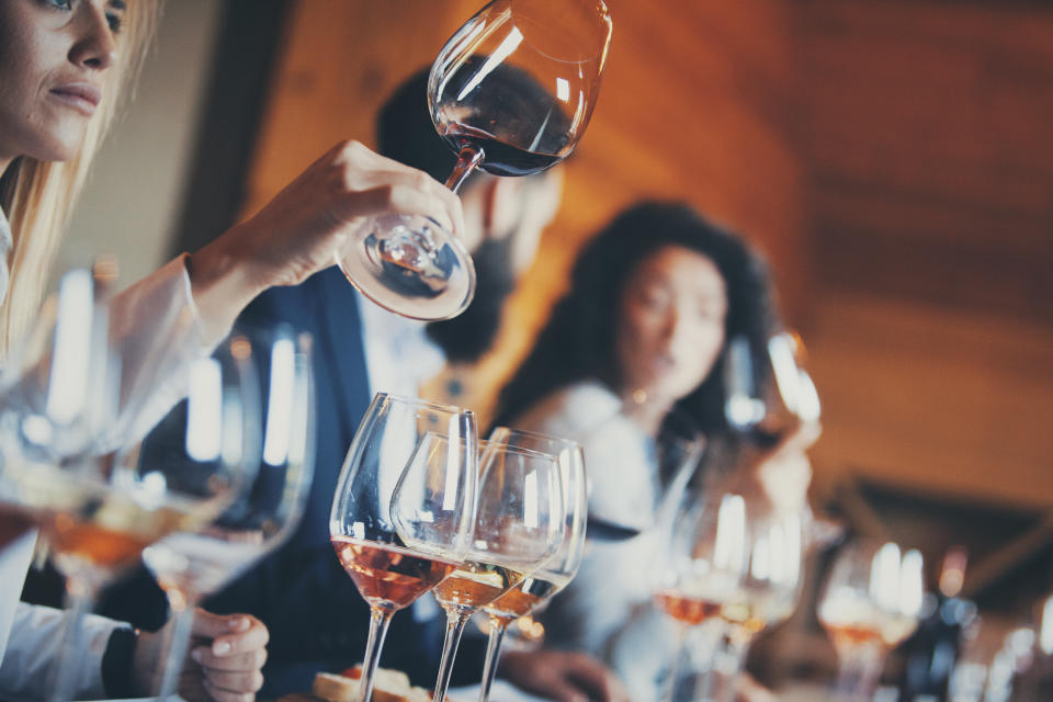 Was braucht es für den Gewinn eines Weinwettbewerbs? Offenbar nur ein teuer aussehendes Etikett (Symbolbild: Getty Images)