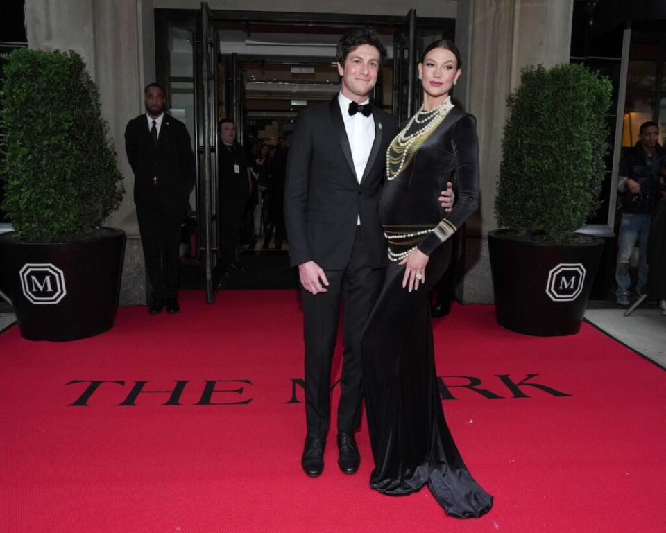 Joshua Kushner and Karlie Kloss depart The Mark Hotel for the Met Gala on May 1, 2023 in New York City. (Ilya S. Savenok/Getty Images for The Mark)