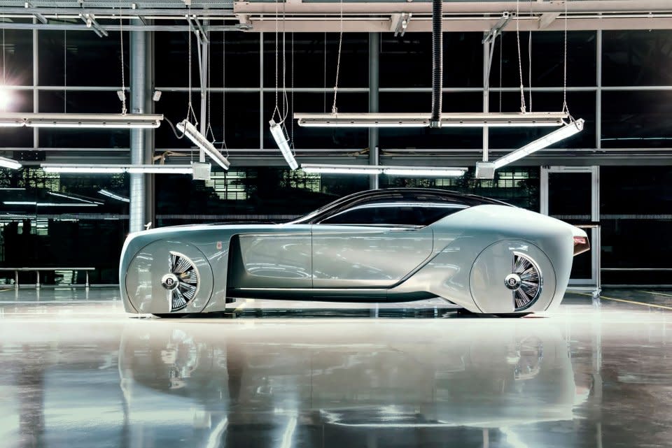 <h3>The last addition to the BMW Vision 100 line is this futuristic Rolls-Royce.</h3>