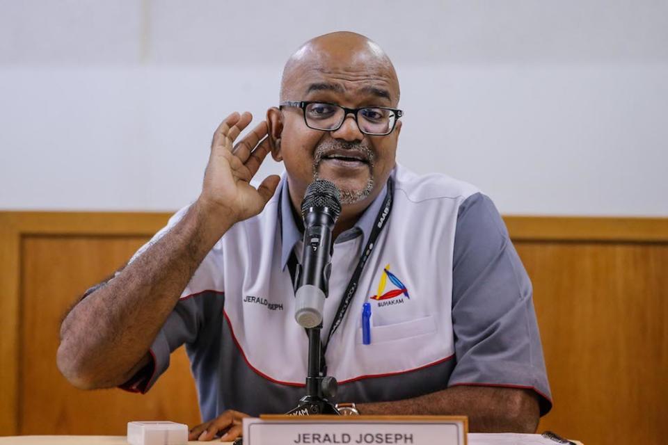 Suhakam commissioner Jerald Joseph speaks to reporters during the handover of the Penang Tolak Tambak memorandum in Kuala Lumpur January 16, 2020. — Picture by Hari Anggara