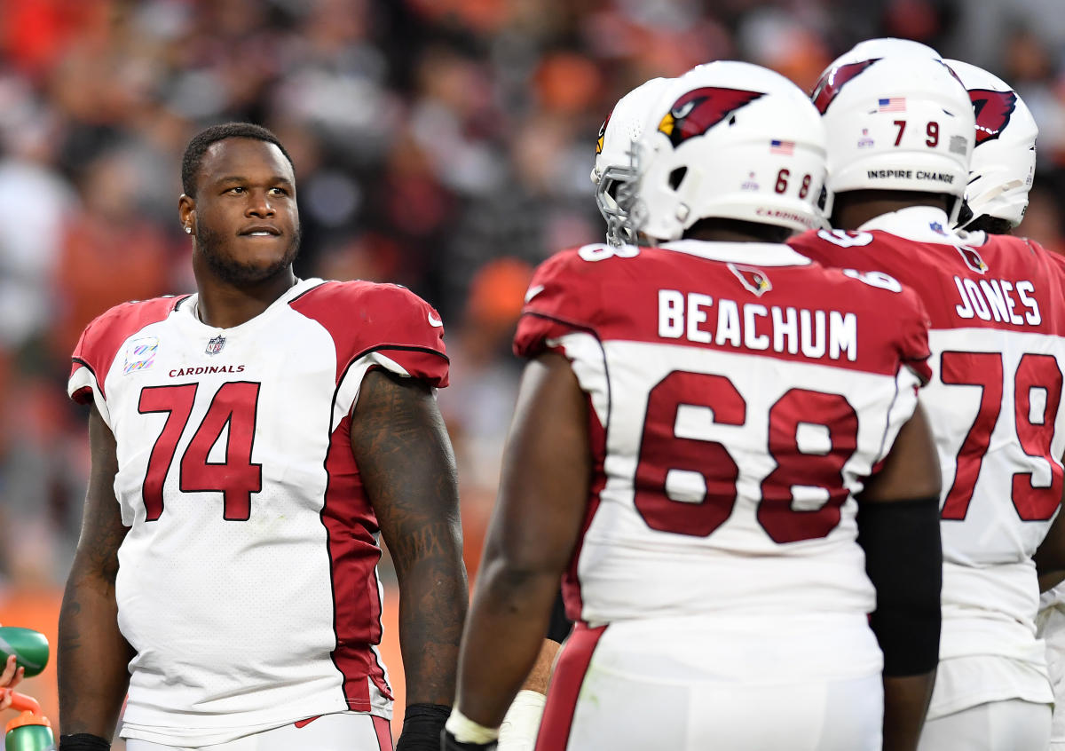 Cardinals LT D.J. Humphries ejected for smacking an official on the head vs. Seahawks