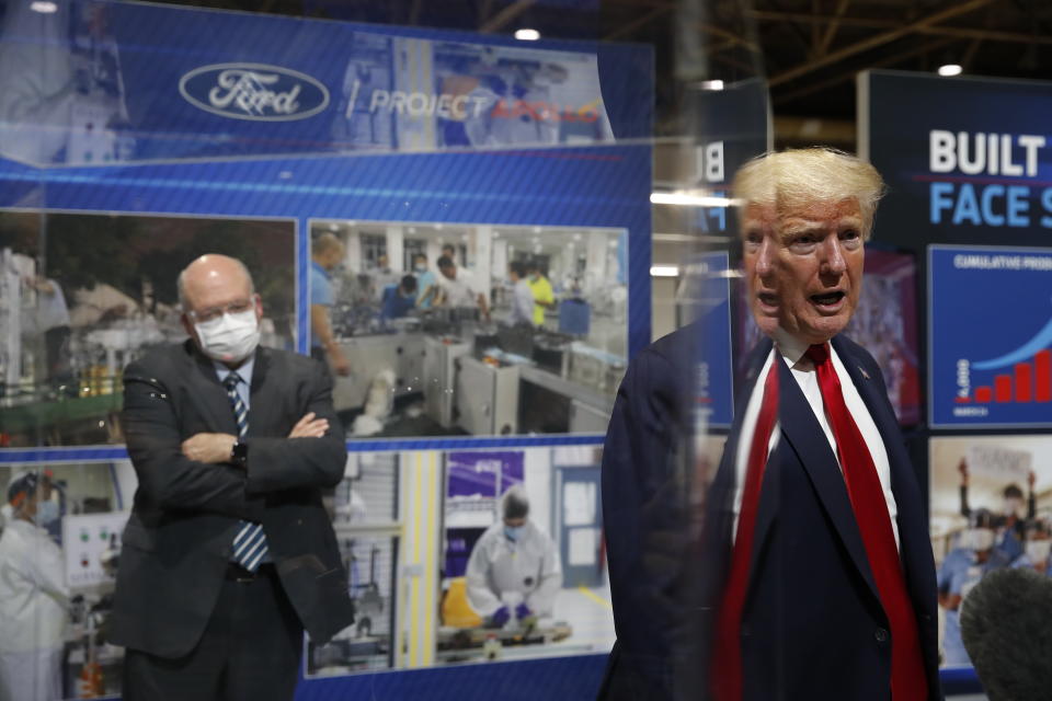 El presidente de Estados Unidos, Donald Trump, en la planta de componentes de Ford de Rawsonville, Michigan. (AP Photo/Alex Brandon)