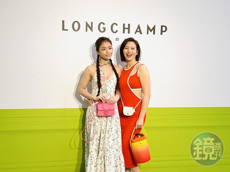 （左起）宋芸樺與劉品言兩位好姊妹連袂出席LONGCHAMP春夏系列發表會。（陳慧明攝）