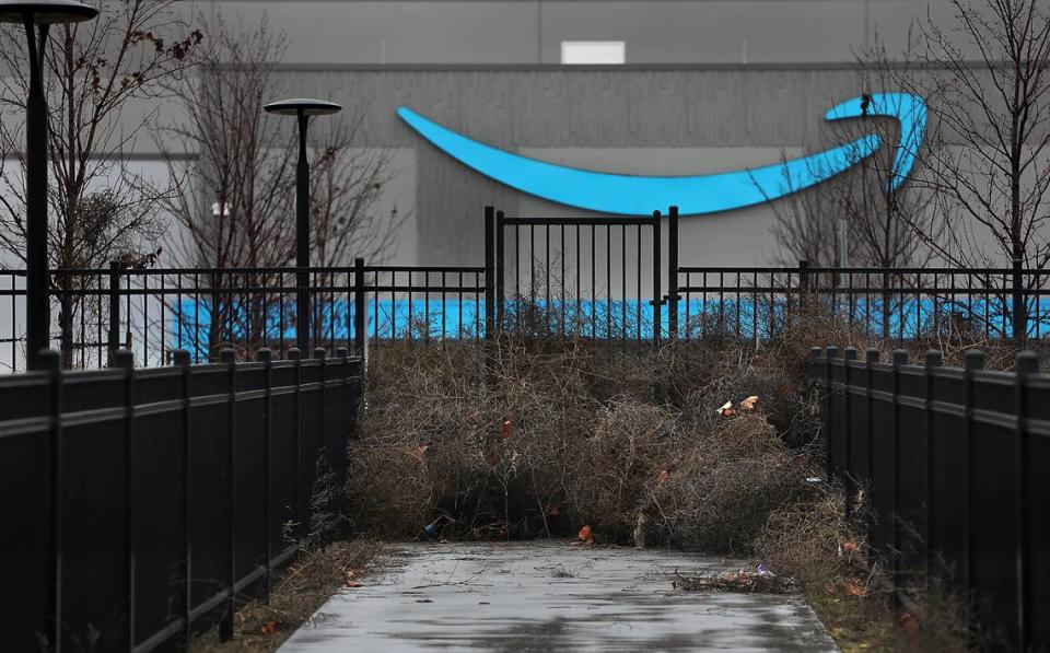 Tumbleweeds, leaves and other debris clog a pedestrian gate and sidewalk near the main entryway to one of two massive, never-opened Amazon distribution centers in Pasco. Bob Brawdy/bbrawdy@tricityherald.com