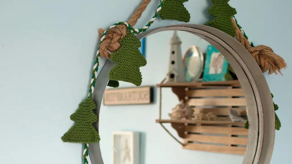 diy knitted tree garland christmas garland ideas