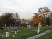 <p>Desde la parte alta del cementerio, hay unas vistas espectaculares del skyline de Manhattan. (Foto: Wikimedia Commons). </p>