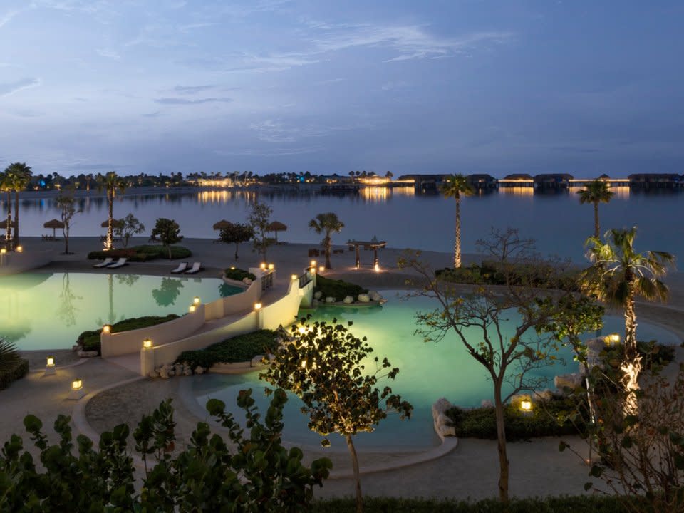 <p>En el resort existe una gran piscina que pueden usar todos los huéspedes.<br>Foto:<a rel="nofollow noopener" href="https://www.anantara.com/en/banana-island-doha/wellness?utm_source=affilired&WT.mc_id=563681&utm_medium=affiliate&utm_campaign=AffiliRed&_affclk=ssaid:314743:::" target="_blank" data-ylk="slk:Banana Island Resort Doha by Anantara;elm:context_link;itc:0;sec:content-canvas" class="link "> Banana Island Resort Doha by Anantara</a> </p>